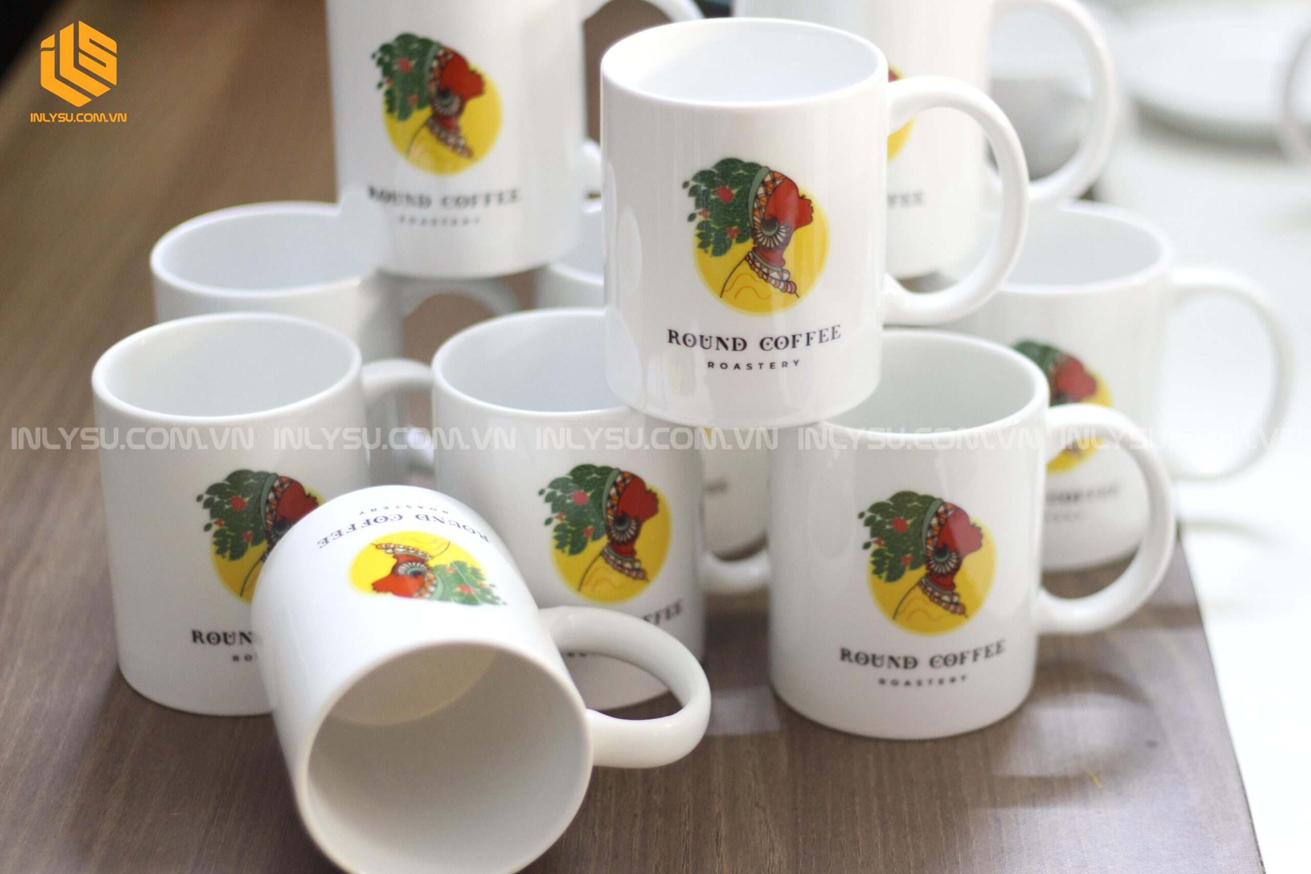 mẫu thiết kế ly sứ đẹp đơn giản và cá nhân hóa hiện đại