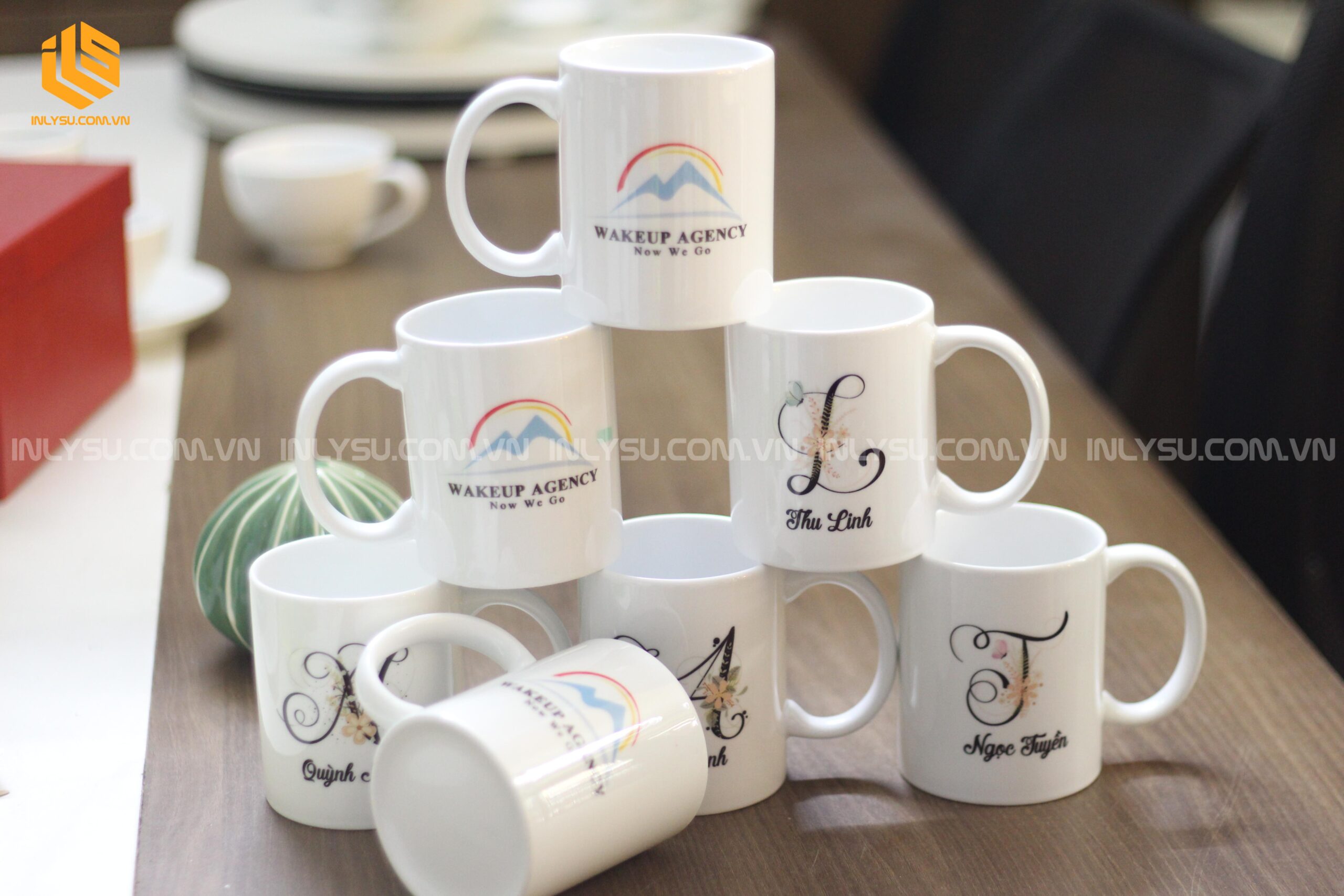 các mẫu thiết kế ly sứ đẹp in logo và hình ảnh ấn tượng